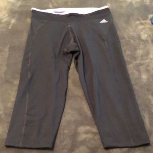 Adidas EUC women’s black purple Capri workout yoga pants climalite size medium M